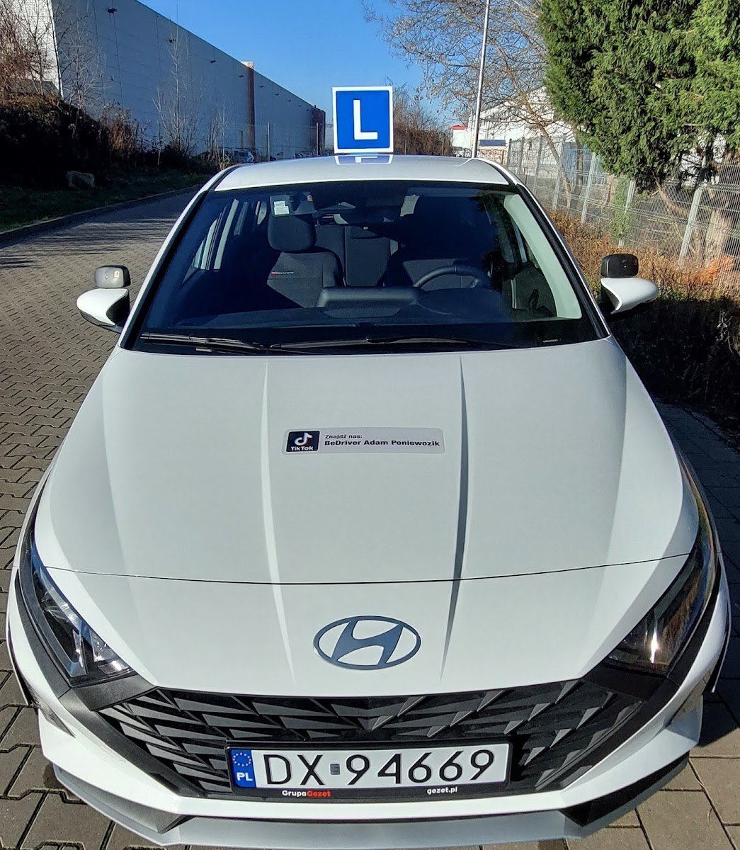 Auto szkoleniowe BeDriver na ulicy we Wrocławiu